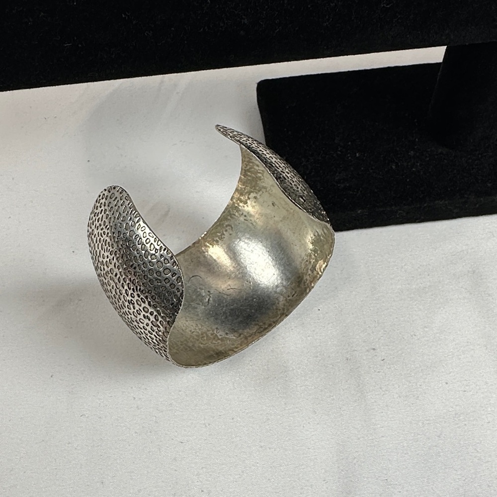 Vintage Textured Silver Cuff Bracelet - Picture 8 of 8
